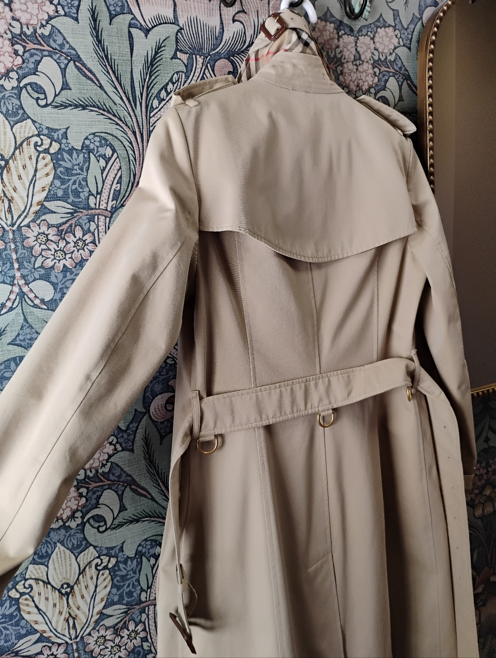 Burberry Beige Double-Breasted Trench Coat, Mid length, Chelsea Size US 6 - Picture 6 of 16